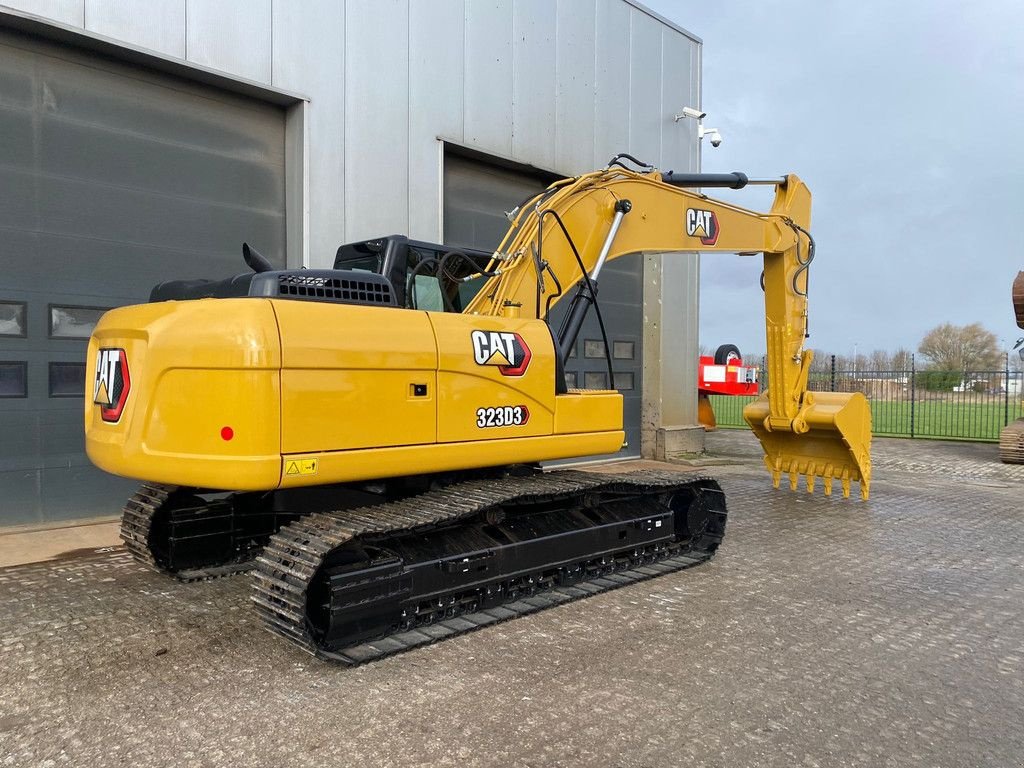 Kettenbagger of the type Caterpillar 323D3, Neumaschine in Velddriel (Picture 5)