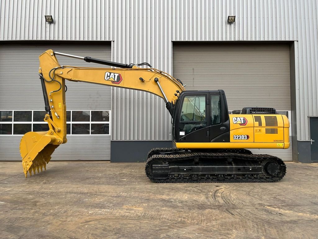 Kettenbagger van het type Caterpillar 323D3, Neumaschine in Velddriel (Foto 1)