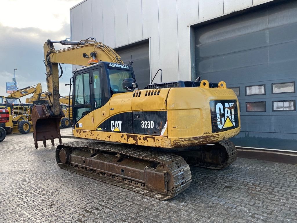 Kettenbagger del tipo Caterpillar 323DL - CE certified / Hydraulic Q/C / hammerlines, Gebrauchtmaschine en Velddriel (Imagen 3)