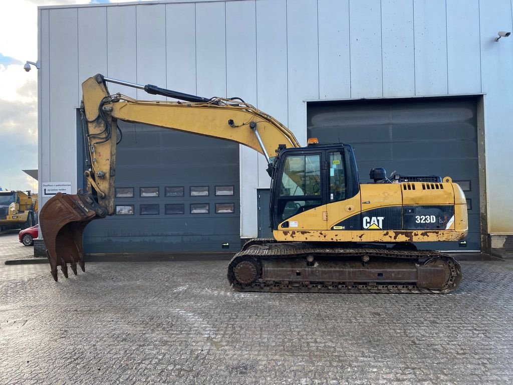 Kettenbagger van het type Caterpillar 323DL - CE certified / Hydraulic Q/C / hammerlines, Gebrauchtmaschine in Velddriel (Foto 1)