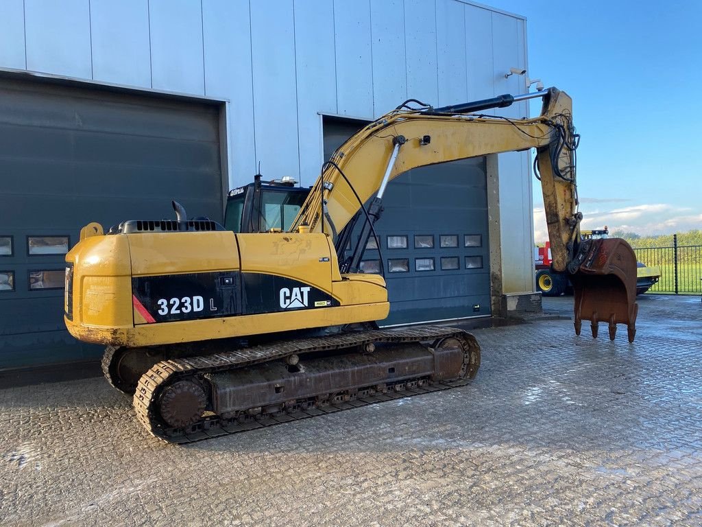 Kettenbagger van het type Caterpillar 323DL - CE certified / Hydraulic Q/C / hammerlines, Gebrauchtmaschine in Velddriel (Foto 5)