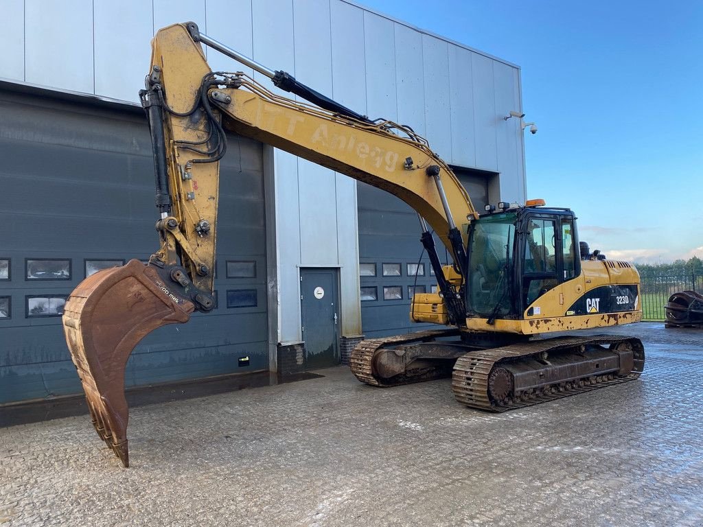 Kettenbagger van het type Caterpillar 323DL - CE certified / Hydraulic Q/C / hammerlines, Gebrauchtmaschine in Velddriel (Foto 2)