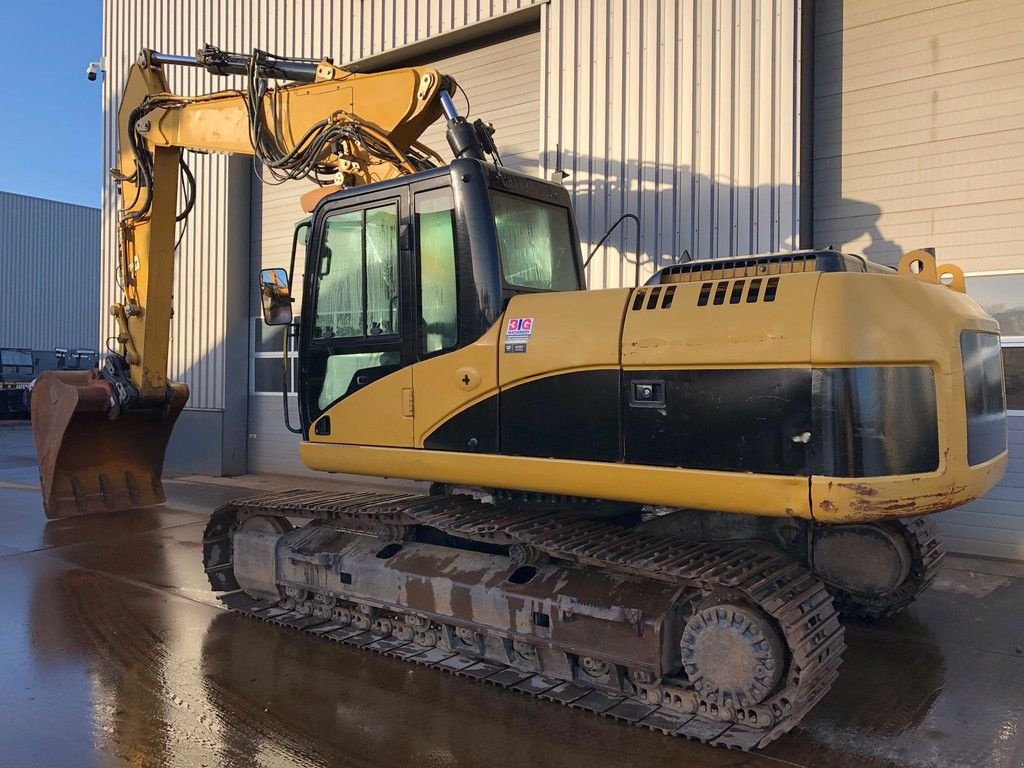 Kettenbagger of the type Caterpillar 323DL VA - CE Certified / Hammerlines / Hydraulic Q/C, Gebrauchtmaschine in Velddriel (Picture 2)