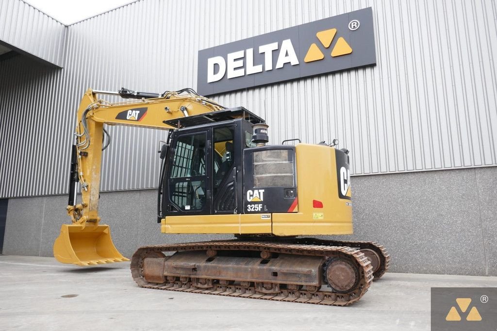 Kettenbagger of the type Caterpillar 325F LCR, Gebrauchtmaschine in Zevenbergen (Picture 4)