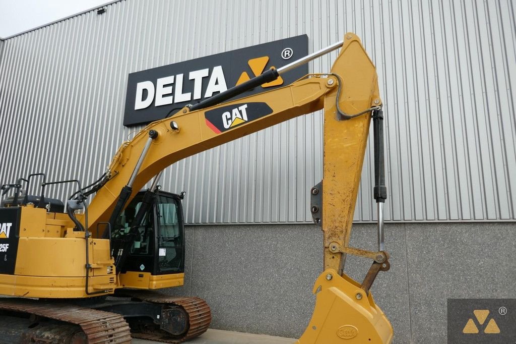 Kettenbagger of the type Caterpillar 325F LCR, Gebrauchtmaschine in Zevenbergen (Picture 11)