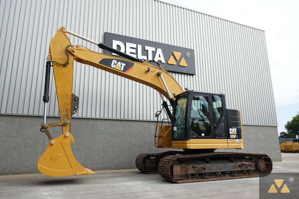 Kettenbagger of the type Caterpillar 325F LCR, Gebrauchtmaschine in Zevenbergen (Picture 3)