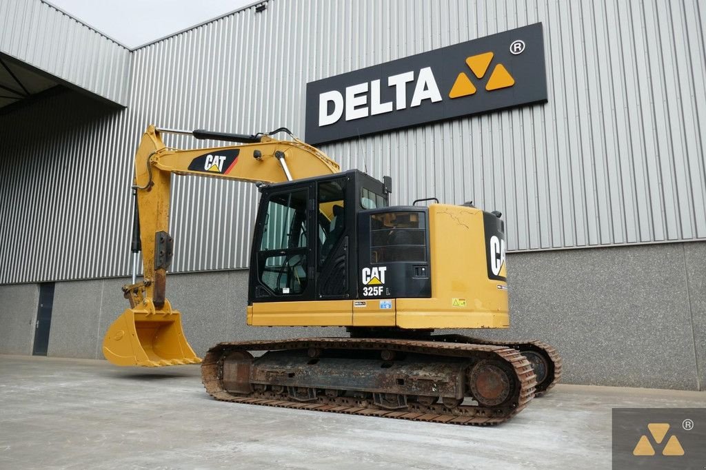 Kettenbagger of the type Caterpillar 325F LCR, Gebrauchtmaschine in Zevenbergen (Picture 4)