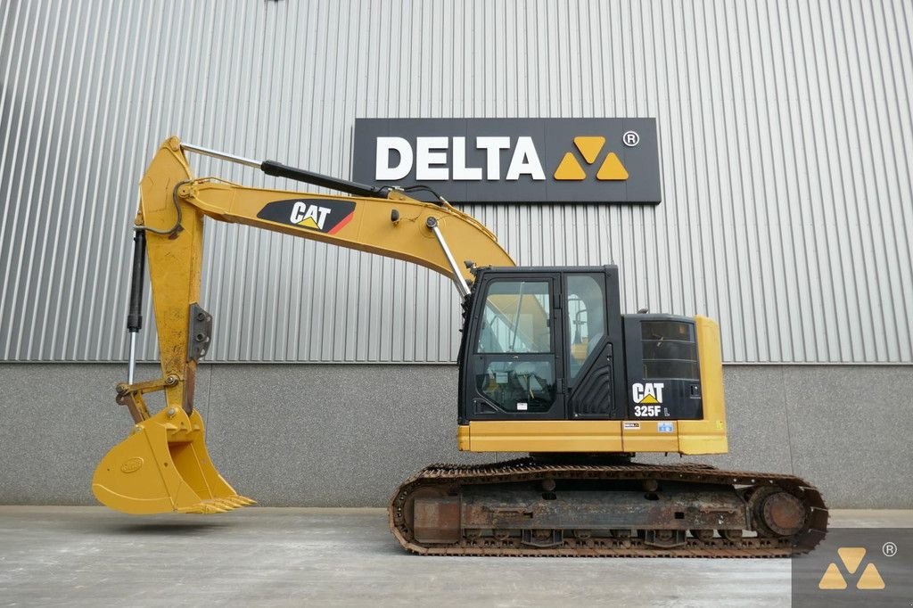 Kettenbagger of the type Caterpillar 325F LCR, Gebrauchtmaschine in Zevenbergen (Picture 1)