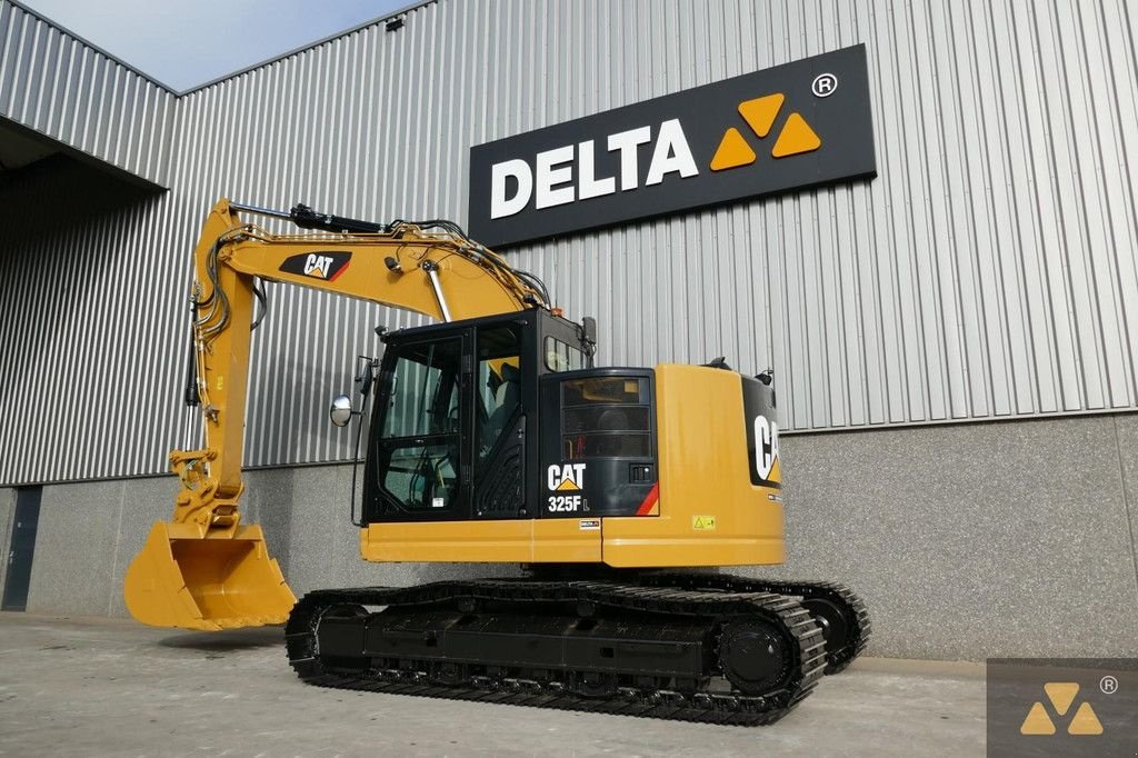 Kettenbagger of the type Caterpillar 325F LCR, Gebrauchtmaschine in Zevenbergen (Picture 4)