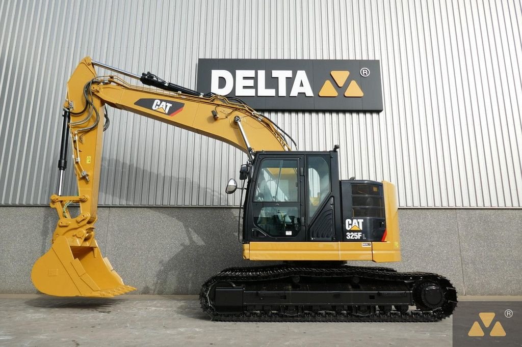 Kettenbagger of the type Caterpillar 325F LCR, Gebrauchtmaschine in Zevenbergen (Picture 1)