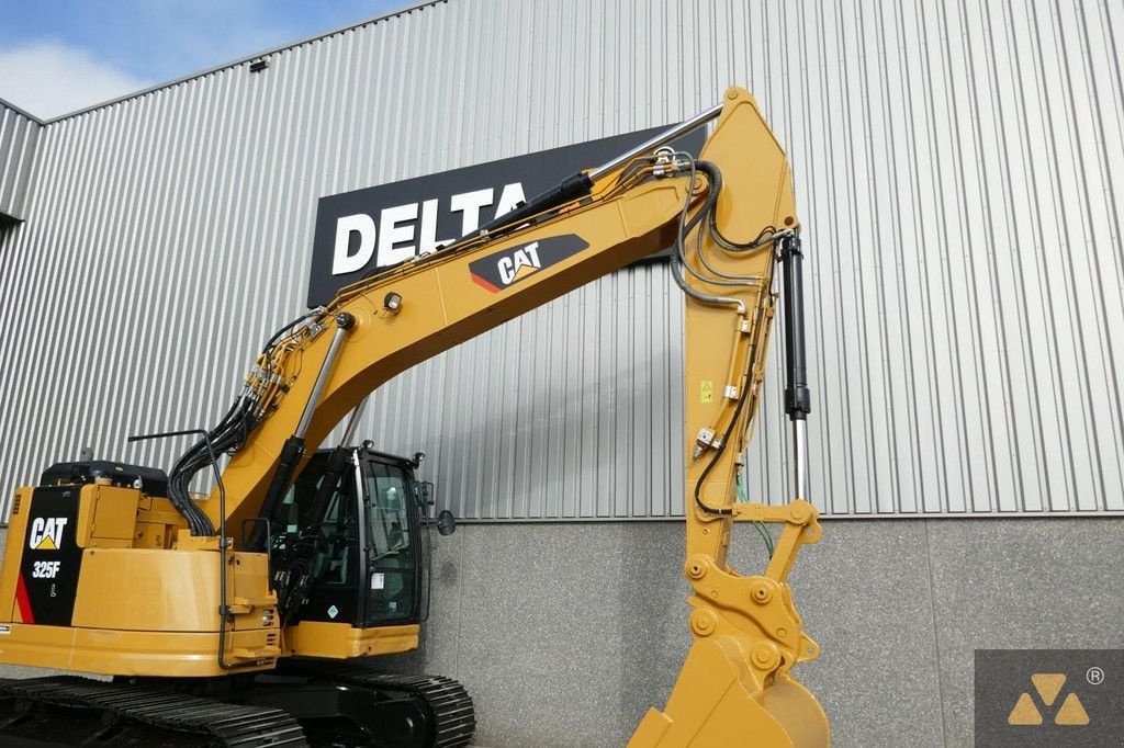 Kettenbagger van het type Caterpillar 325F LCR, Gebrauchtmaschine in Zevenbergen (Foto 10)