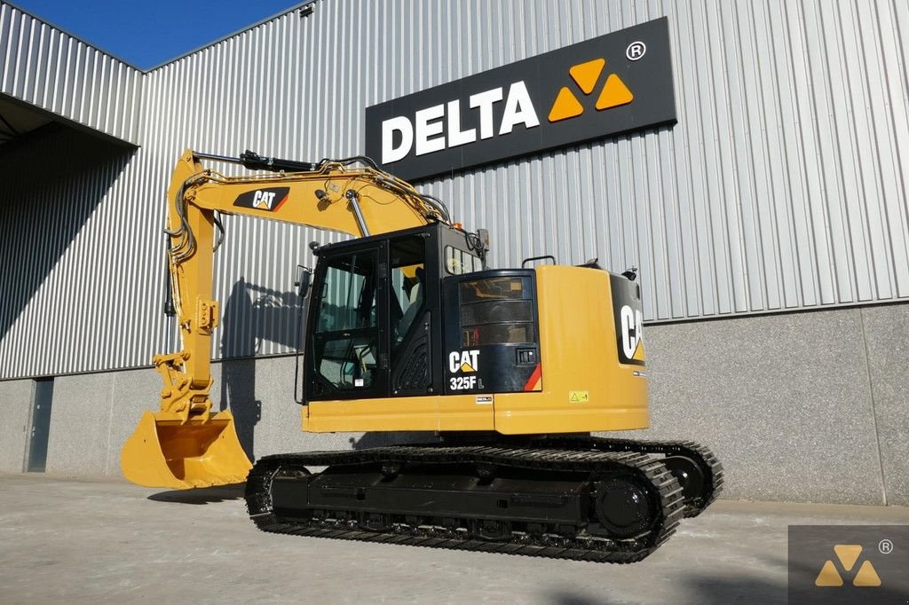 Kettenbagger of the type Caterpillar 325F LCR, Gebrauchtmaschine in Zevenbergen (Picture 4)