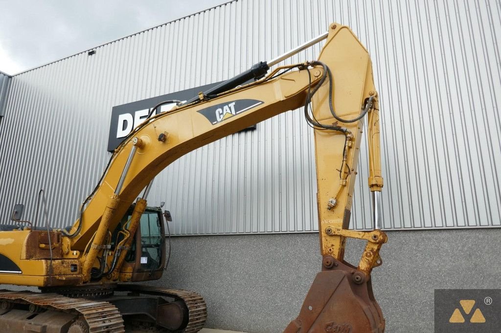 Kettenbagger del tipo Caterpillar 330CL, Gebrauchtmaschine In Zevenbergen (Immagine 11)