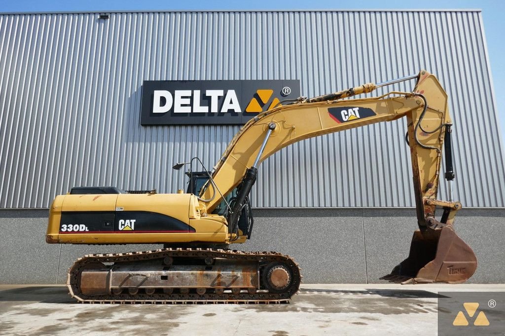 Kettenbagger du type Caterpillar 330DL, Gebrauchtmaschine en Zevenbergen (Photo 2)