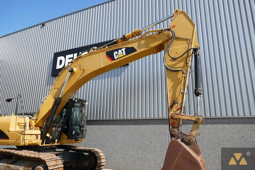 Kettenbagger des Typs Caterpillar 330DL, Gebrauchtmaschine in Zevenbergen (Bild 10)