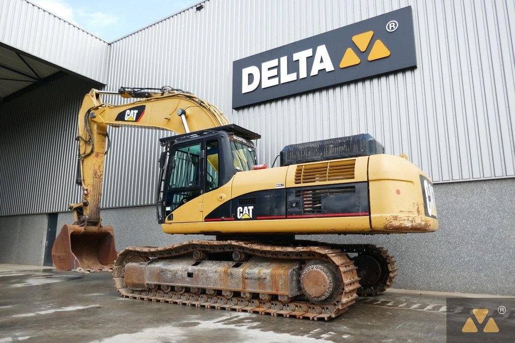 Kettenbagger del tipo Caterpillar 330DL, Gebrauchtmaschine en Zevenbergen (Imagen 4)