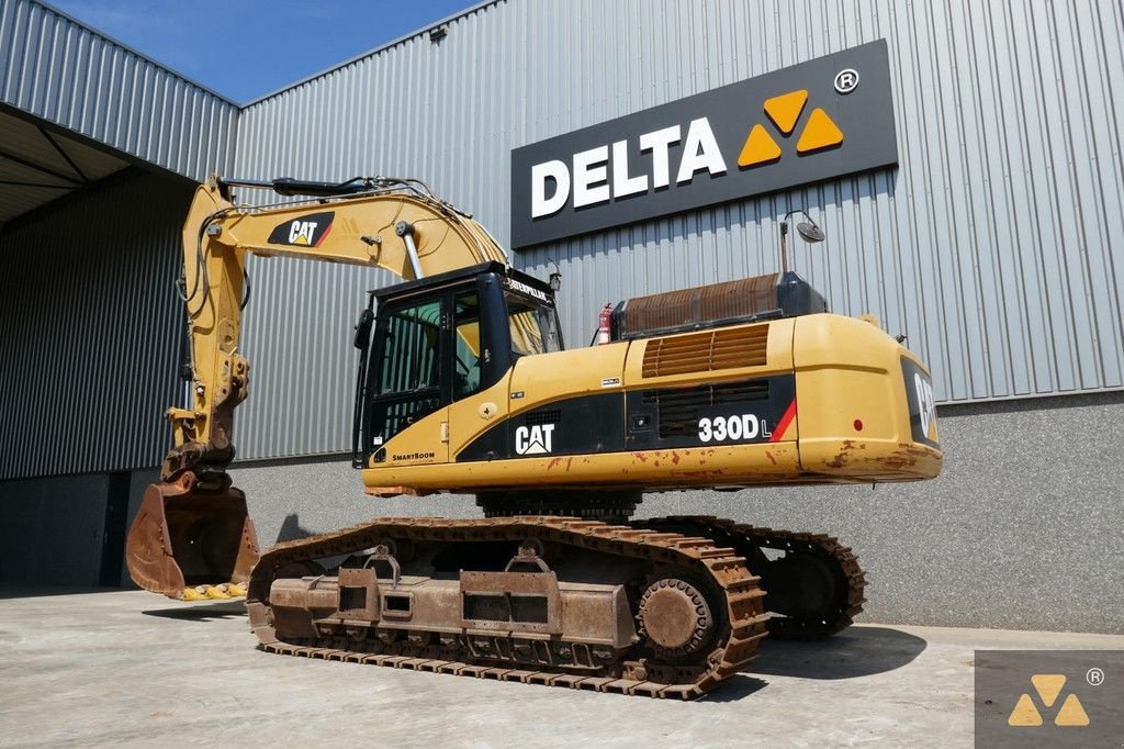 Kettenbagger от тип Caterpillar 330DL, Gebrauchtmaschine в Zevenbergen (Снимка 4)