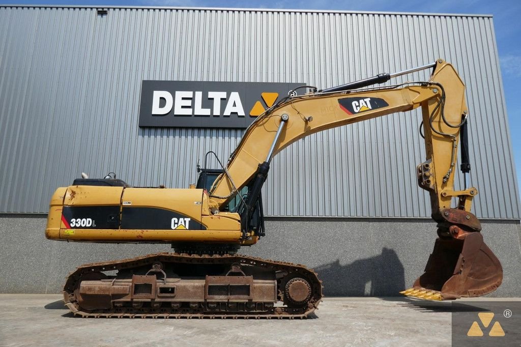 Kettenbagger van het type Caterpillar 330DL, Gebrauchtmaschine in Zevenbergen (Foto 2)