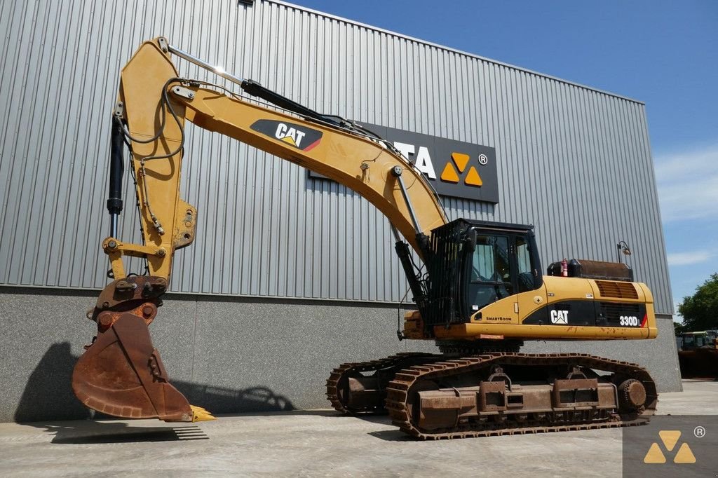 Kettenbagger du type Caterpillar 330DL, Gebrauchtmaschine en Zevenbergen (Photo 3)