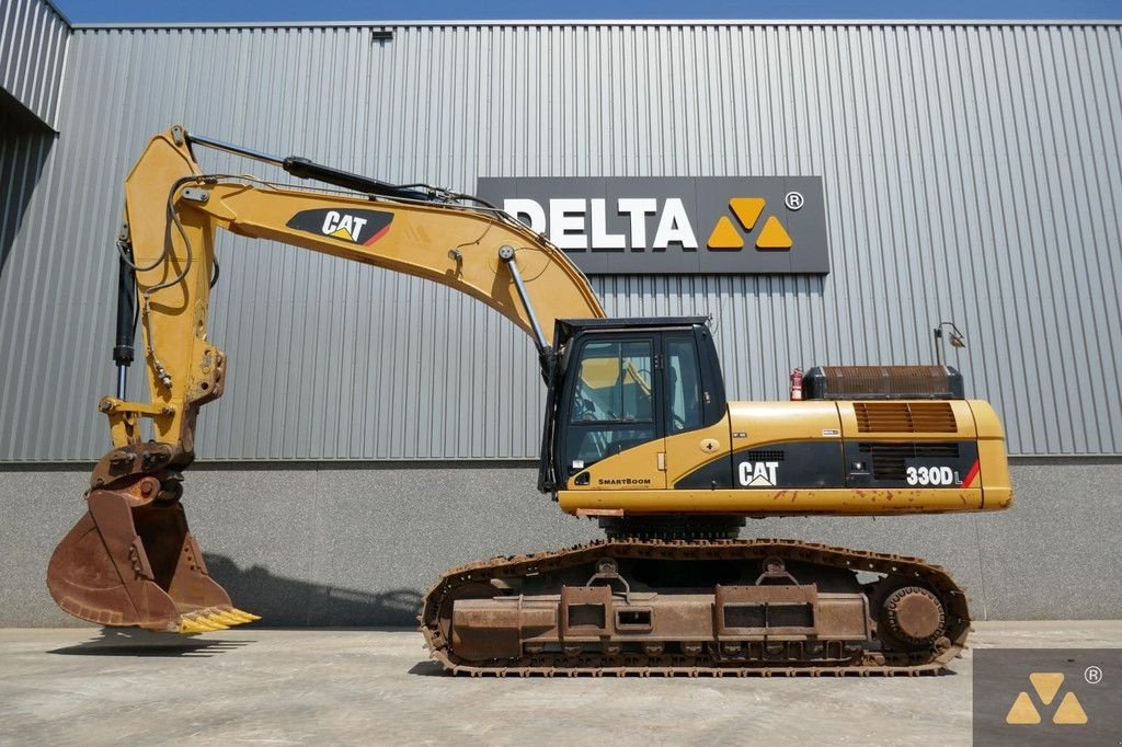 Kettenbagger van het type Caterpillar 330DL, Gebrauchtmaschine in Zevenbergen (Foto 1)