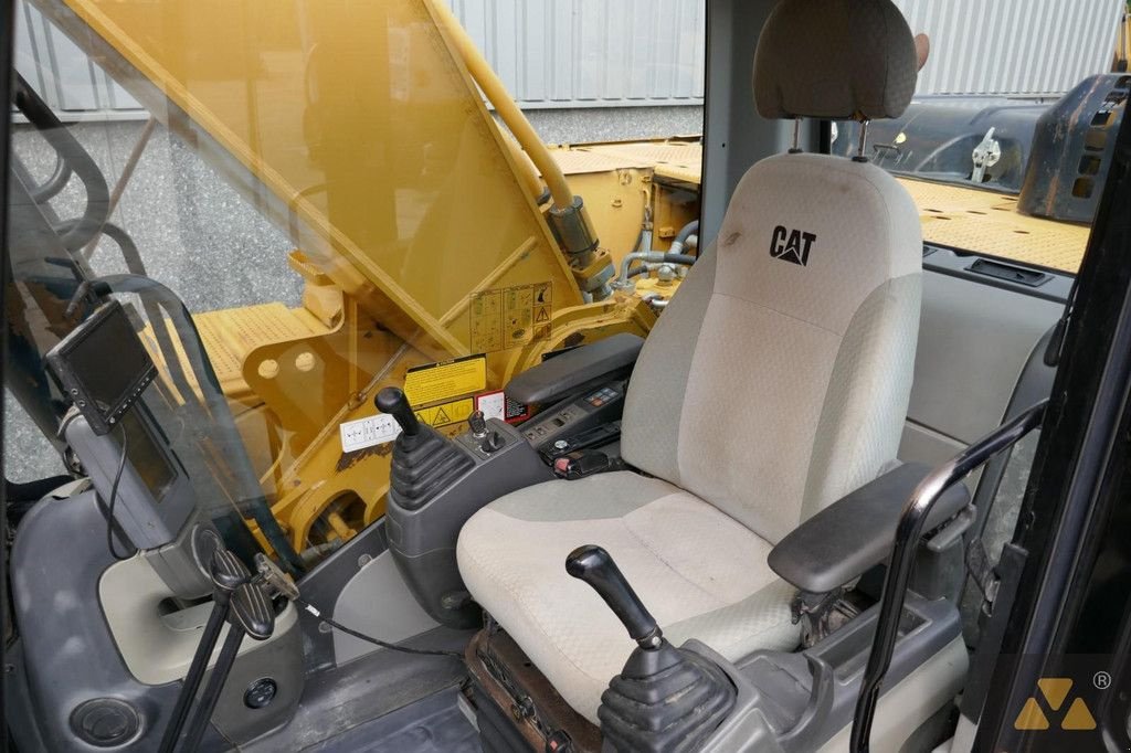 Kettenbagger del tipo Caterpillar 330DL, Gebrauchtmaschine en Zevenbergen (Imagen 8)