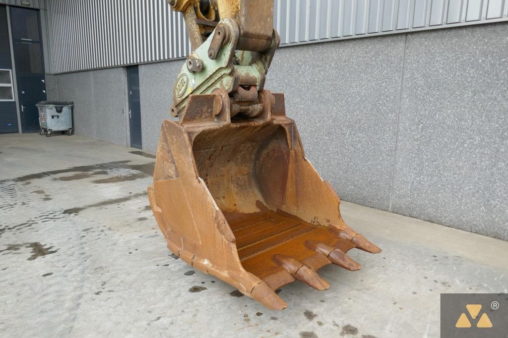 Kettenbagger del tipo Caterpillar 330DL, Gebrauchtmaschine en Zevenbergen (Imagen 9)