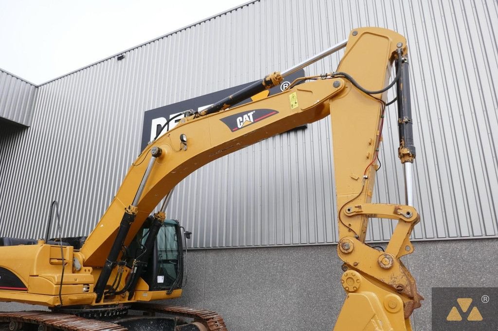 Kettenbagger van het type Caterpillar 330DL, Gebrauchtmaschine in Zevenbergen (Foto 10)