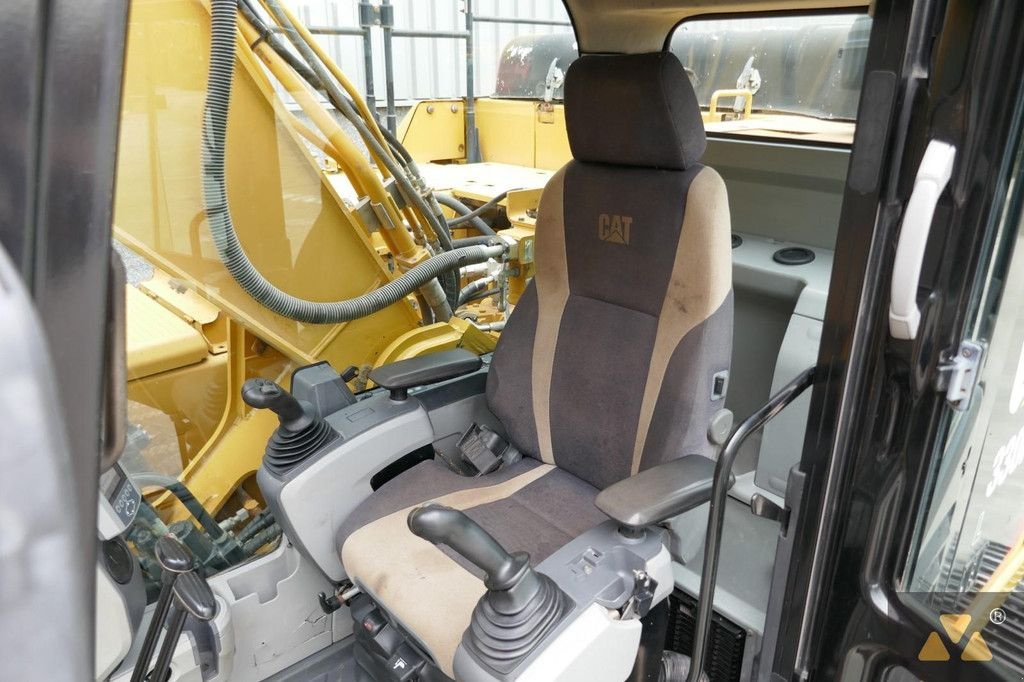 Kettenbagger Türe ait Caterpillar 330FL, Gebrauchtmaschine içinde Zevenbergen (resim 8)