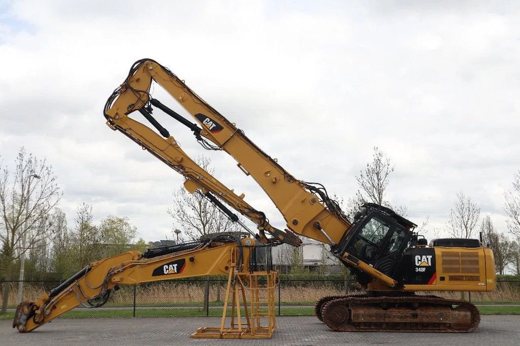 Kettenbagger des Typs Caterpillar 340 F UHD 23 M 2X BOOM EXT. UC OILQUICK ABBRUCH, Gebrauchtmaschine in Marknesse (Bild 1)