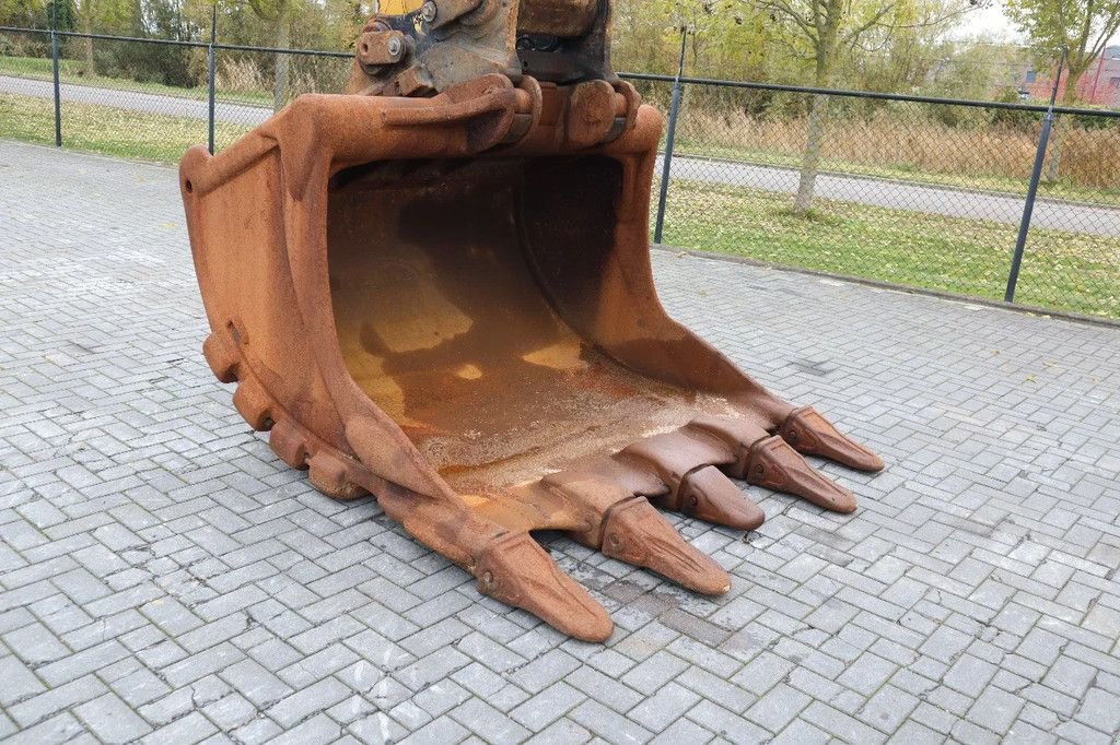 Kettenbagger of the type Caterpillar 352 F QUICK COUPLER BUCKET, Gebrauchtmaschine in Marknesse (Picture 8)