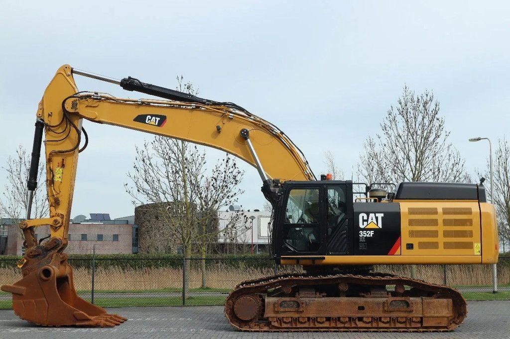 Kettenbagger des Typs Caterpillar 352 F XE QUICK COUPLER BUCKET AIRCO, Gebrauchtmaschine in Marknesse (Bild 1)