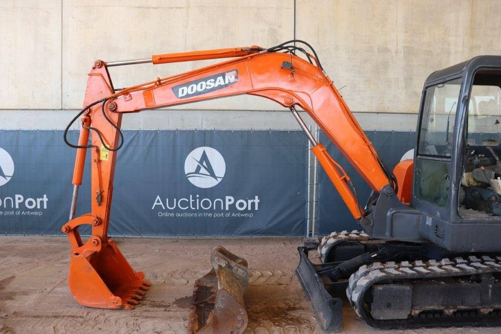 Kettenbagger del tipo Doosan DH55-V, Gebrauchtmaschine en Antwerpen (Imagen 10)