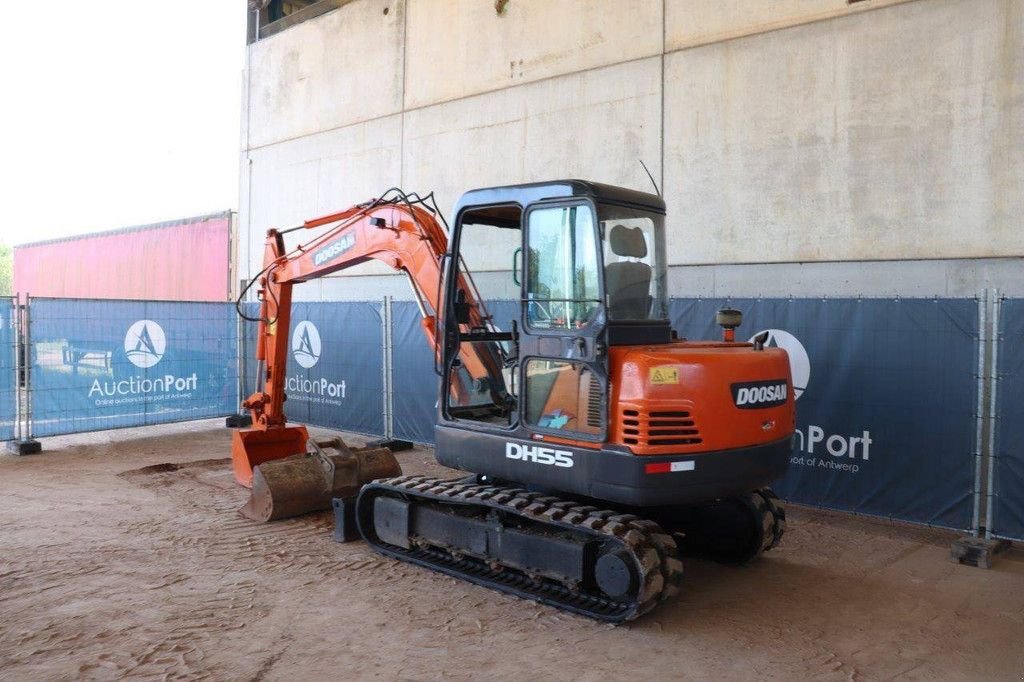 Kettenbagger del tipo Doosan DH55-V, Gebrauchtmaschine en Antwerpen (Imagen 3)