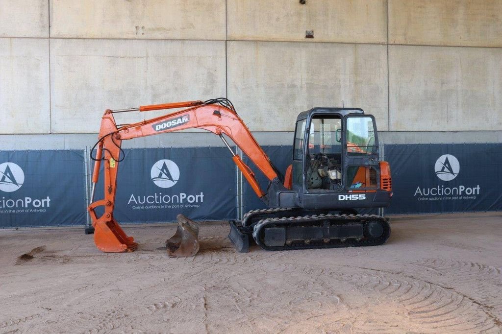 Kettenbagger du type Doosan DH55-V, Gebrauchtmaschine en Antwerpen (Photo 1)