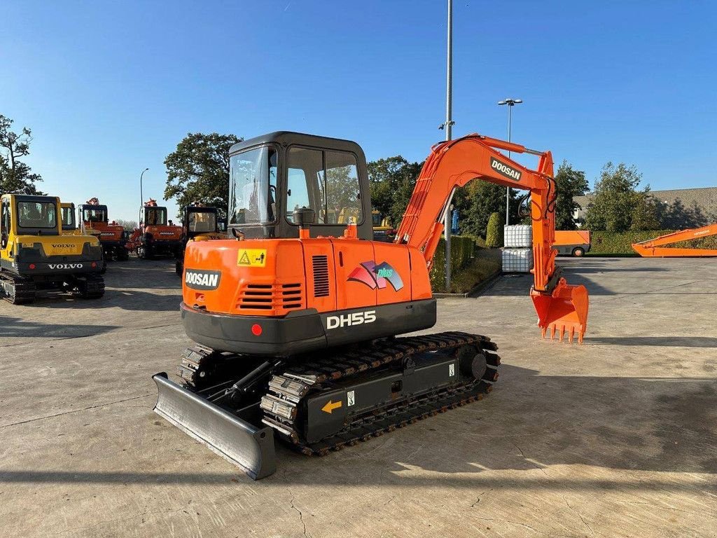 Kettenbagger van het type Doosan DH55-V, Gebrauchtmaschine in Antwerpen (Foto 4)