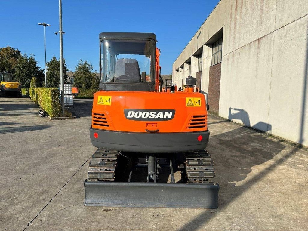 Kettenbagger van het type Doosan DH55-V, Gebrauchtmaschine in Antwerpen (Foto 5)