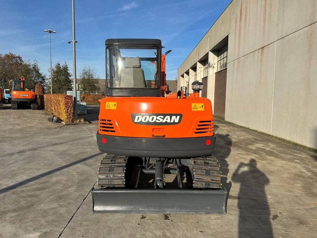 Kettenbagger des Typs Doosan DH55-V, Gebrauchtmaschine in Antwerpen (Bild 5)