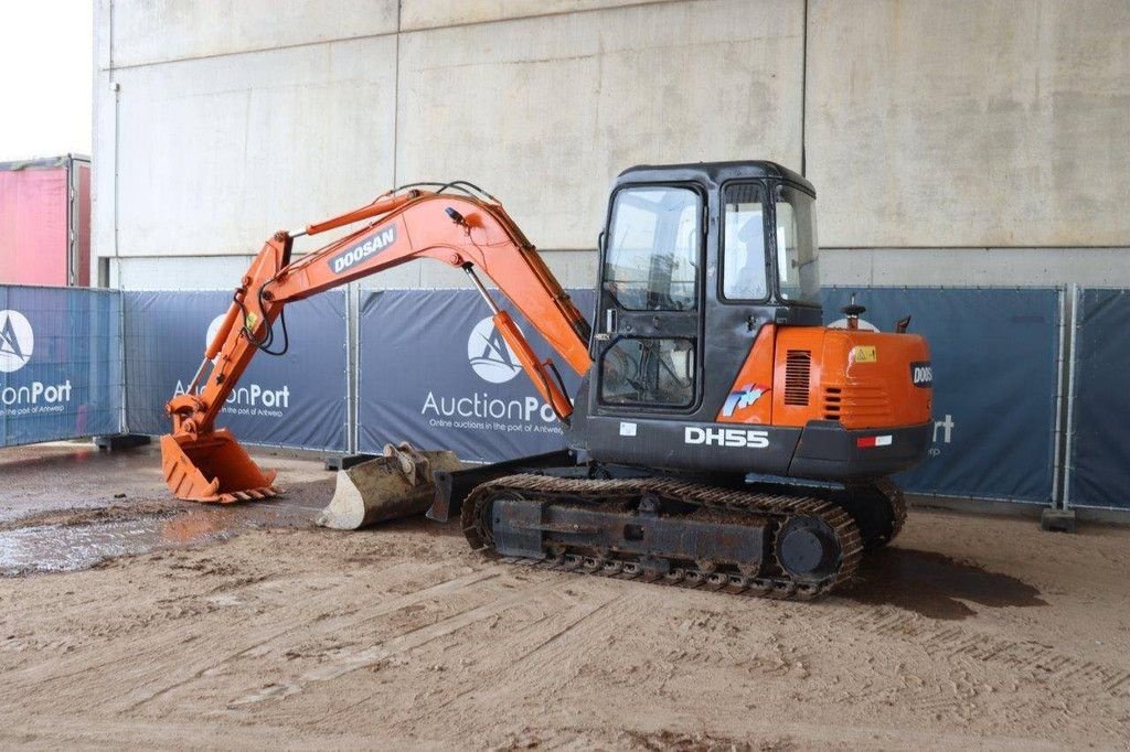 Kettenbagger van het type Doosan DH55, Gebrauchtmaschine in Antwerpen (Foto 3)