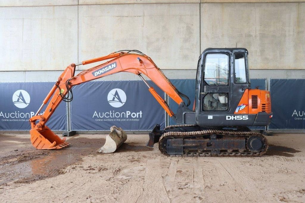 Kettenbagger typu Doosan DH55, Gebrauchtmaschine w Antwerpen (Zdjęcie 2)