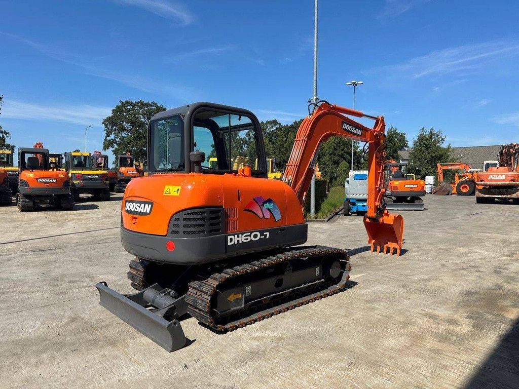 Kettenbagger des Typs Doosan DH60-1, Gebrauchtmaschine in Antwerpen (Bild 4)