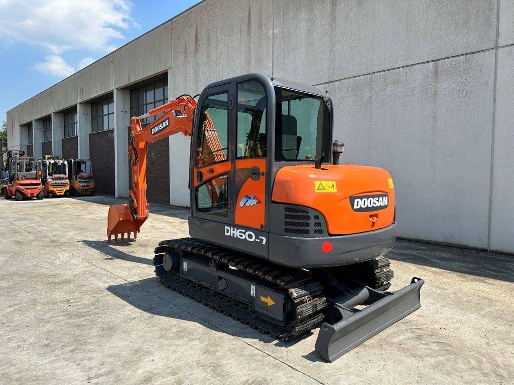 Kettenbagger typu Doosan DH60-7, Gebrauchtmaschine w Antwerpen (Zdjęcie 7)