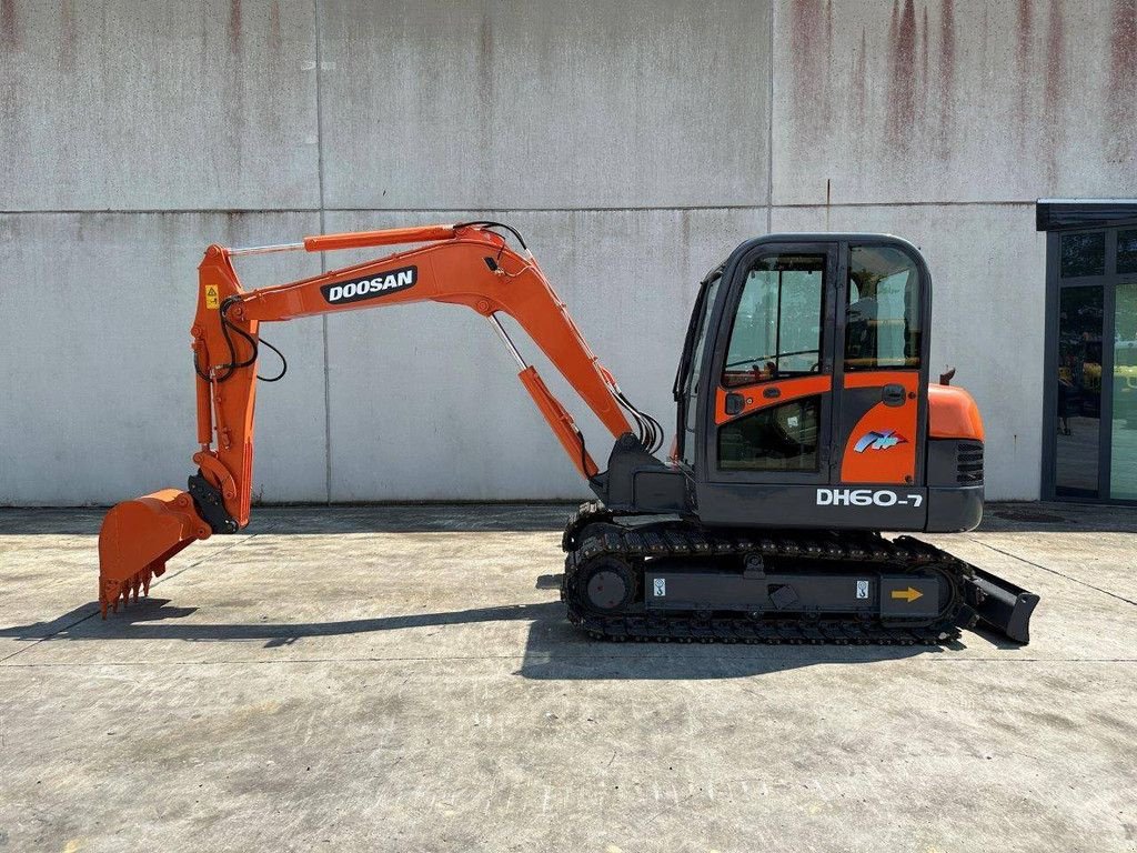 Kettenbagger typu Doosan DH60-7, Gebrauchtmaschine w Antwerpen (Zdjęcie 8)