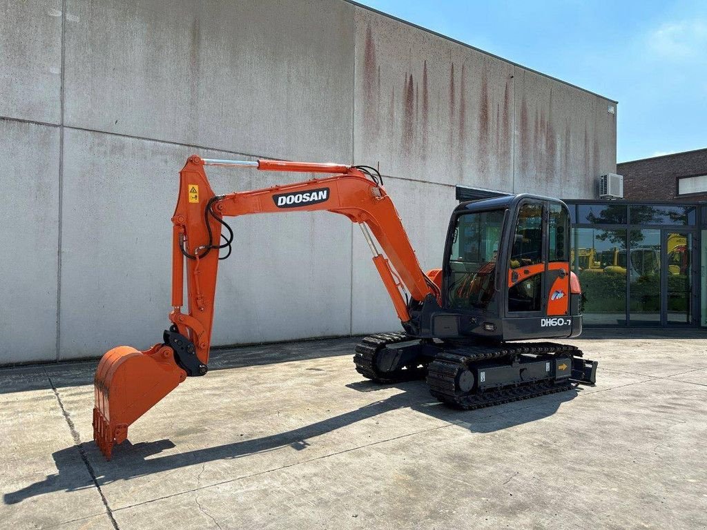 Kettenbagger des Typs Doosan DH60-7, Gebrauchtmaschine in Antwerpen (Bild 1)