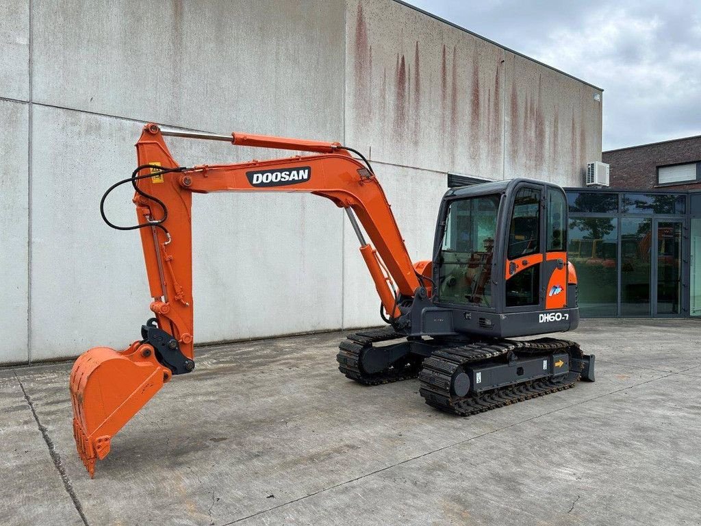 Kettenbagger of the type Doosan DH60-7, Gebrauchtmaschine in Antwerpen (Picture 1)