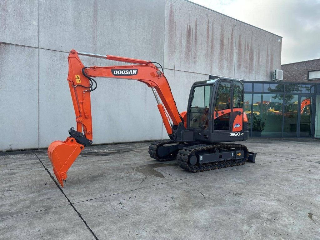 Kettenbagger des Typs Doosan DH60-7, Gebrauchtmaschine in Antwerpen (Bild 1)