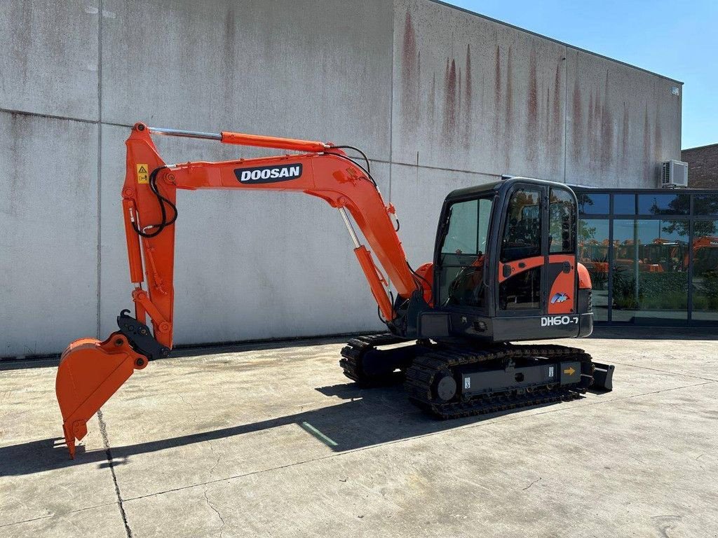 Kettenbagger of the type Doosan DH60-7, Gebrauchtmaschine in Antwerpen (Picture 1)