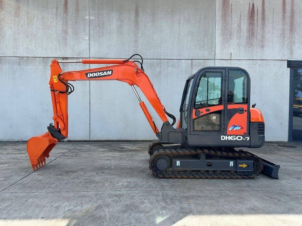 Kettenbagger typu Doosan DH60-7, Gebrauchtmaschine w Antwerpen (Zdjęcie 8)