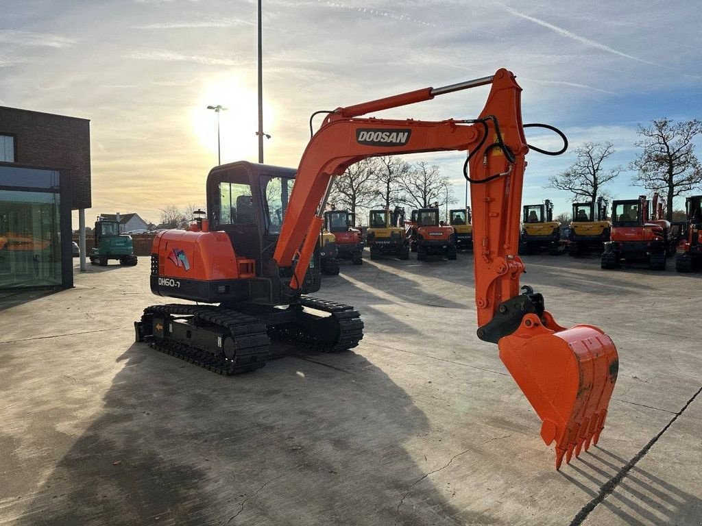 Kettenbagger des Typs Doosan DH60-7, Gebrauchtmaschine in Antwerpen (Bild 3)