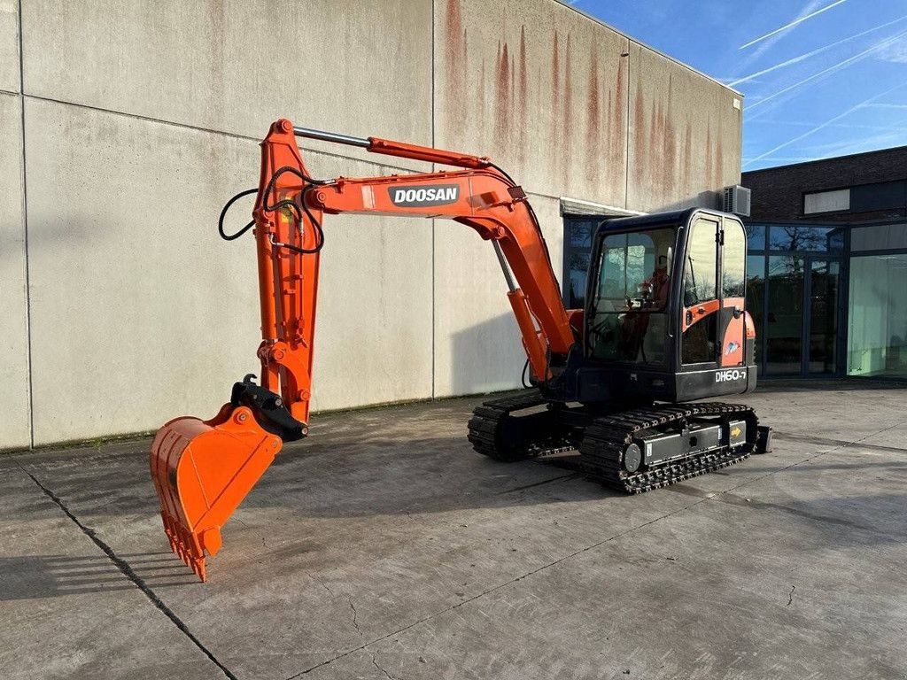 Kettenbagger des Typs Doosan DH60-7, Gebrauchtmaschine in Antwerpen (Bild 1)