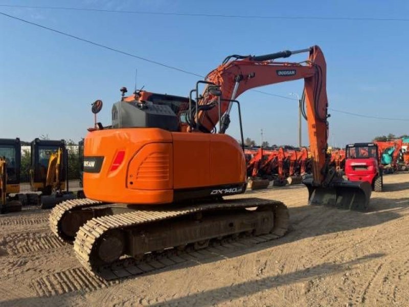 Kettenbagger of the type Doosan DX 140 LCR, Gebrauchtmaschine in MOL (Picture 5)